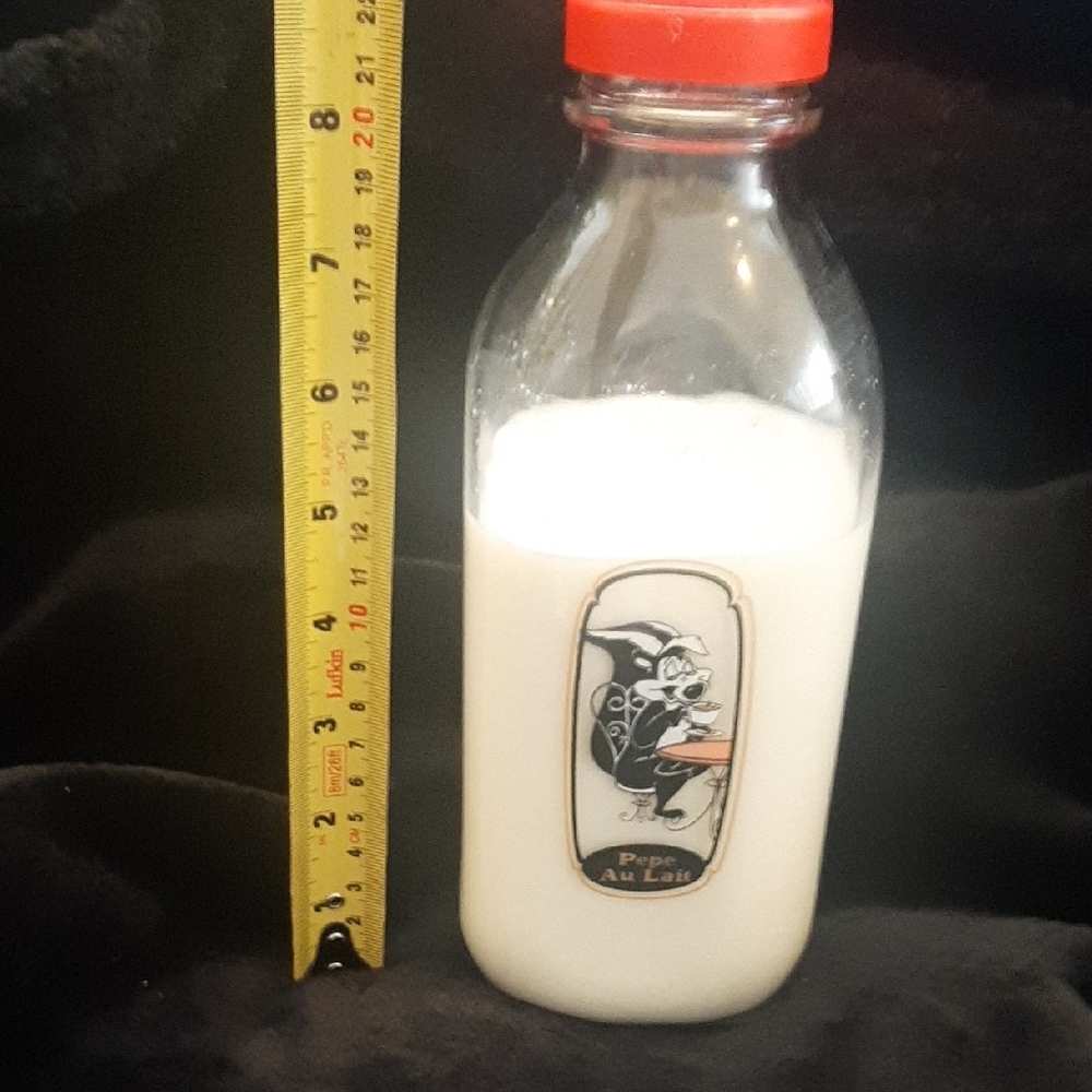 Pepe Au Lait🦨Penelope Au Lait🦨 VINTAGE 1999 Milk Bottle - Picture 6 of 6